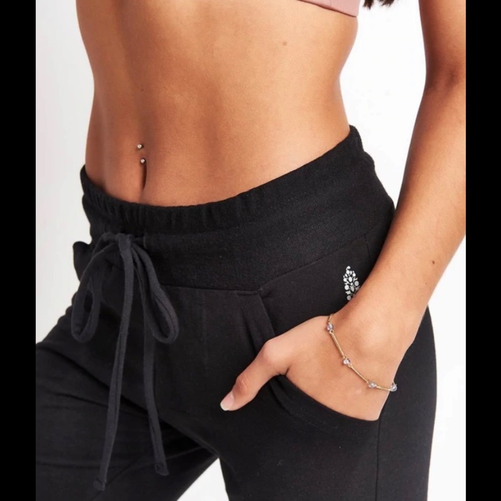 NWT Free People Movement Skinny Jogger Sweatpants Black - Picture 2 of 7